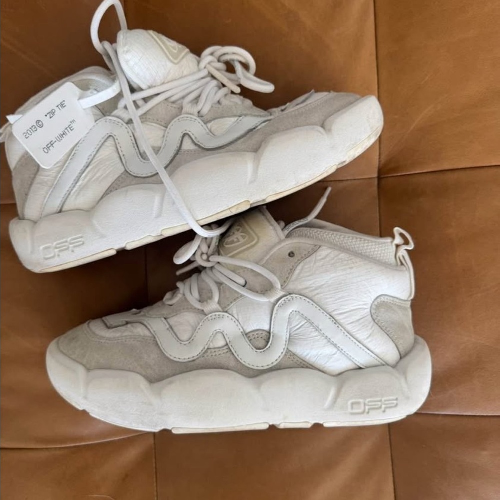 Off-White Women 9/Mens 7 Sneakers - White and Cream